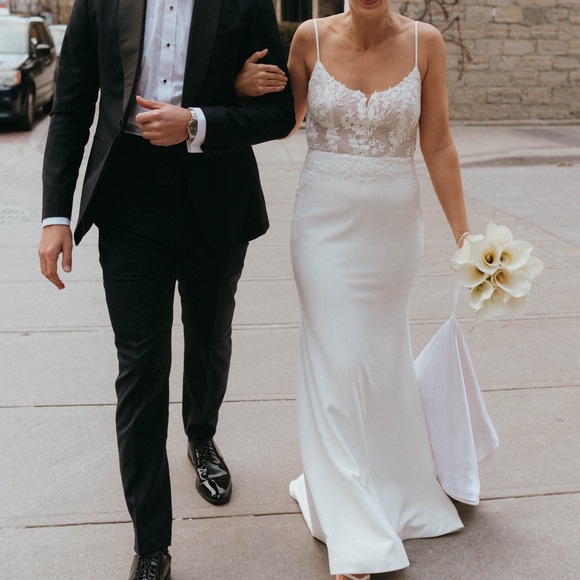 Dresses & Skirts - Wedding / bridal dress